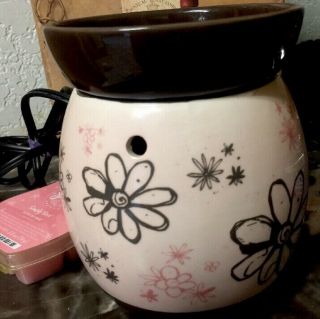 Scentsy Daisy Doodle Bug Pink Rare Wax Warmer Full Size With Full Brick Rose