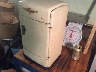 Rare Collectible 1930 ' s or 40 ' s Lumar (Louis Marx) Toy Metal Refrigerator 7