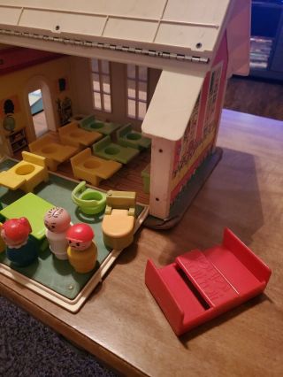 Rare 1971 Vintage Fisher Price Little People Play Family School House 3