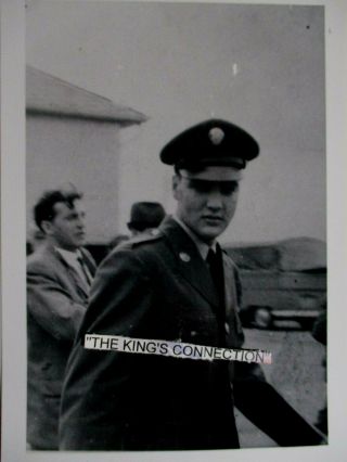 - Mega Rare Army - Photo - Elvis - Unseen - Close - Up Looking At Camera In Germany