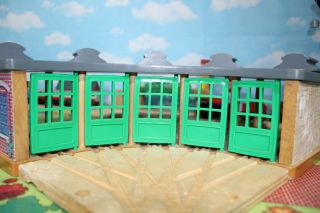 Thomas Wooden Railway ROUNDHOUSE TIDMOUTH SHEDS 1996 RARE Piece 2