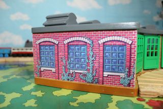 Thomas Wooden Railway ROUNDHOUSE TIDMOUTH SHEDS 1996 RARE Piece 3