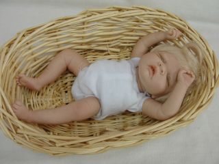 RARE OOAK SIGNED POLYMER CLAY HAND SCULPTED NEWBORN BABY GIRL DOLL 8 