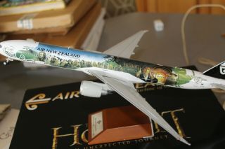 Very Rare Jc Wings 1:200 Air Zealand Boeing 777 - 300er Zk - Okp " The Hobbit "