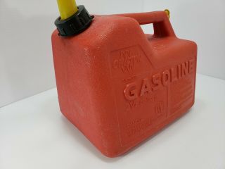 Vintage Rare Chilton P25 2 - 1/2 gallon VENTED gas can - HTF - 2.  5 gallon 5