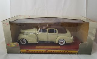 1938 Cadillac V16 Fleetwood 1:18 Signature Collectibles 18117 Yellow Rare