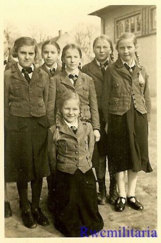 Rare: Group Of Young German Uniformed Bdm Girls Posed For Pic