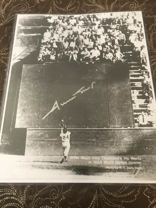 Willie Mays Signed 16x20 Photo ‘the Catch’ Rare Hof Giants