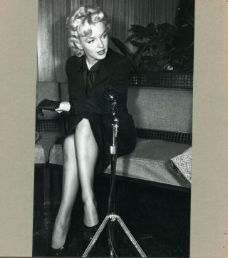 Marilyn Monroe Very Rare Candid 6x9 Vintage Photo At Press Event