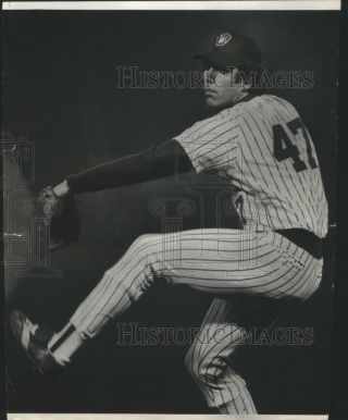 1978 Press Photo Brewers Relief Pitcher Ed Farmer Rares Back To Throw In 9th.