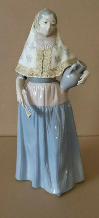 Lladro Vintage Figurine - Lady With Vase Very Rare