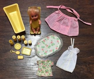 Rare Vtg 1973 Mattel Sunshine Family Baby Doll W/infant Seat,  Clothing,  Access.