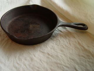 Ca 1920 Iron Very Small Skillet (d.  4.  5 ) 