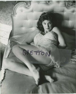Sexy Leggy Tina Louise On A Bed Studio Portrait Rare Photo