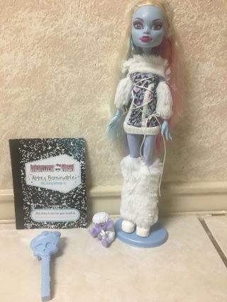 Abbey Bominable 1st Wave One Monster High Doll Rare Stand,  Clothes,  Diary,  Pet