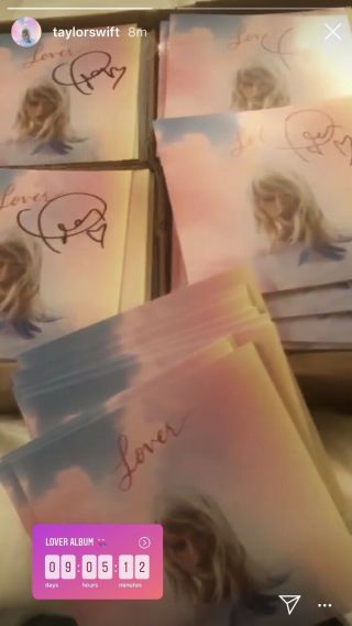 AUTOGRAPHED Lover Booklet,  ME (CD Single) - Taylor Swift HAND SIGNED RARE 3