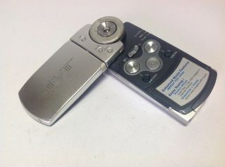 Sony DSC - M2 RARE Vlogging 5.  1MP 3x Zoom Flip Screen Zeiss Lens Digital Camera 3 3
