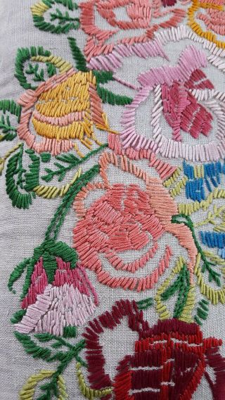 Vtg GORGEOUS Cottage Flower Urn Hand Embroidered Pillow Linen FarmHouse Rare EXC 6
