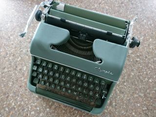 Rare Olympia SM2 Typewriter Green QWERTZ - Textile Industry Keys - 6