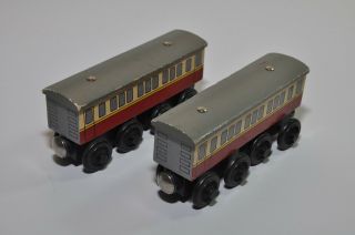 Vintage EXPRESS COACHES (1998) / Rare retired Thomas wooden train / HOT 2