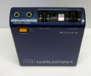 Vintage Sony Fm Stereo Walkman Srf - 40w W/belt Clip Leather Case Rare Collectors