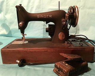 Vintage Singer Sewing Machine Wrinkle 99 - 24 Bentwood Case & Key Ag Series Rare