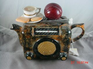 Vintage Made In Brittan England The Teapottery Radio Style Knitting Teapot Rare