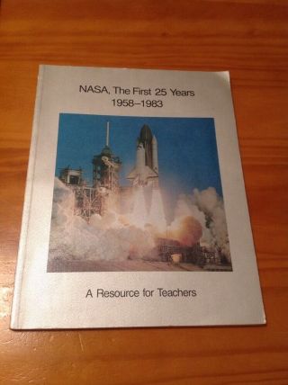 Nasa - The First 25 Years 1958 To 1983 Rare Space Center History Book Ep - 182