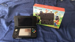 Nintendo 3ds System - - Rare Mario Black Limited Edition