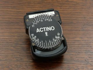 Rare Vintage Actino Exposure Meter Made By Weigand & Ehmann,  Germany,  C1948.