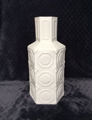 Rare Modernist Jonathan Adler Octagonal Geometric Shaped White Ceramic Vase