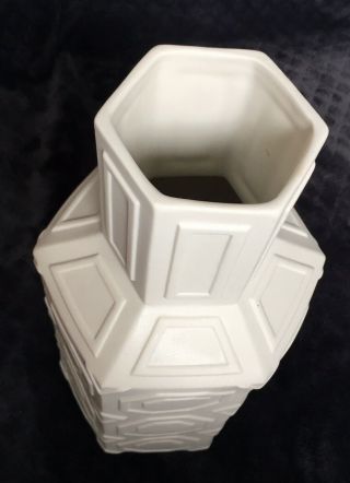 RARE Modernist Jonathan Adler Octagonal Geometric Shaped White Ceramic Vase 7