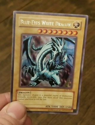 Yugioh Blue - Eyes White Dragon Lob - 001 Unlimited Ultra Rare Near English