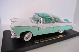 Road Legends 1:18 Ford Fairlane Crown Victoria (1955) Rare Green/white