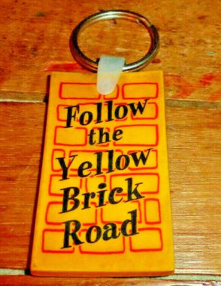 The Wizard Of Oz Vintage - Follow The Yellow Brick Road - Key Chain Rare.