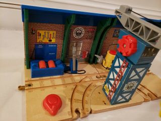 Thomas Wooden Railway Rare Repair and Go Station Sodor Steamworks Learning Curve 3