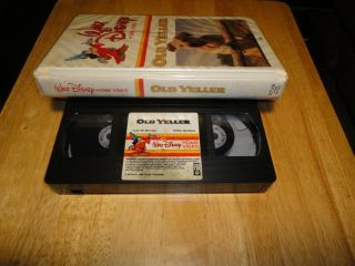 Old Yeller (VHS,  1957) Walt Disney White Clamshell Classic Rare Vintage 4