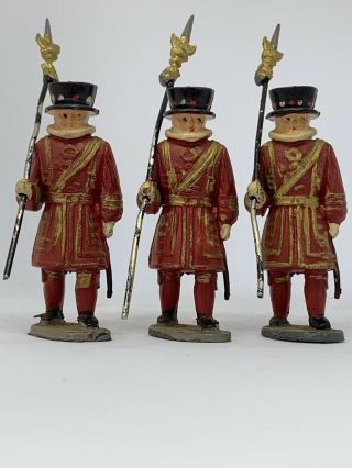 Vintage Rare Lead Beefeater Models 3 Metal Toy Soldiers (25)