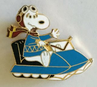 Snoopy On A Snow Ski Toboggan Peanuts Cartoon Pin Badge Rare Vintage (h3)