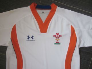 Rare Mens Official Wales Wru 2009 - 10 Under Armour Training Kit Rugby Shirt (l)
