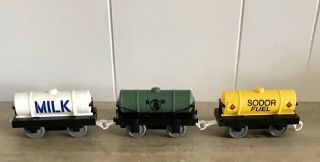 THOMAS TRACKMASTER CARRIAGES TANKER CARS X 3 RARE EC 5