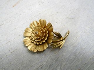 Signed Crown Trifari Vintage Gold Tone Aster Flower Leaf Brooch Pin Rare