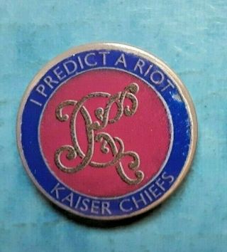 Kaiser Chiefs - 2004 I Predict A Riot Rare Badge\ Pin