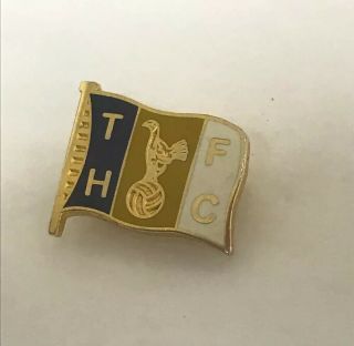 Very Rare Tottenham Spurs Supporter Enamel Badge - Smart Flag Design (2)
