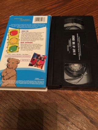 Mister Roger ' s Neighborhood : A Day At The Circus VHS Rare 2