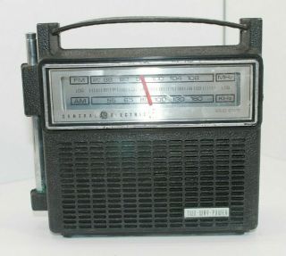 Vintage Rare Ge General Electric Solid State Radio Model 7 - 2810h Portable Am/fm