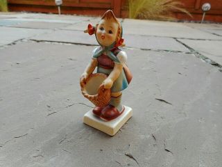 Rare Vintage Hummel Goebel Figurine " Little Helper " 73 Tmk - 2 Little Bee Mark