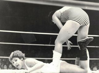 Rare Japanese Girl Wrestlers In Action - Pic 4 8/17
