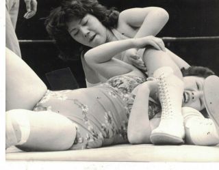 Rare Japanese Girl Wrestlers In Action - Pic 3 8/17