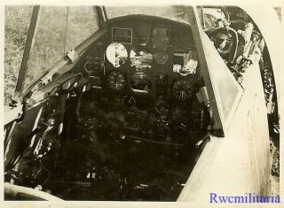 Port.  Photo: Rare Detailed Interior View Of Luftwaffe Me - 109 Fighter Cockpit